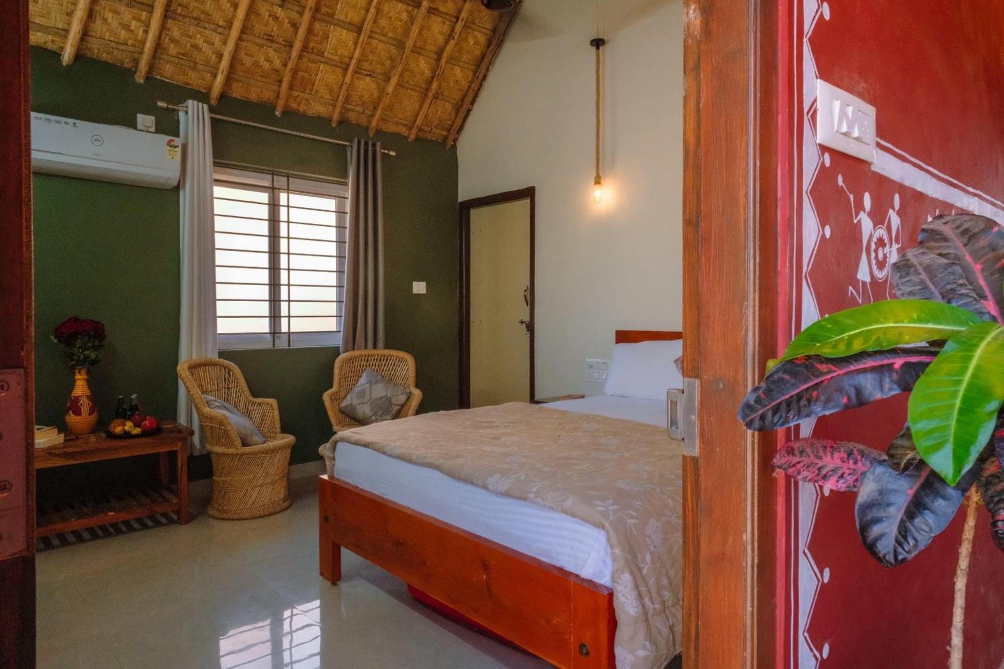 The Hideout Cottage And Restaurant Hampi Bagian luar foto