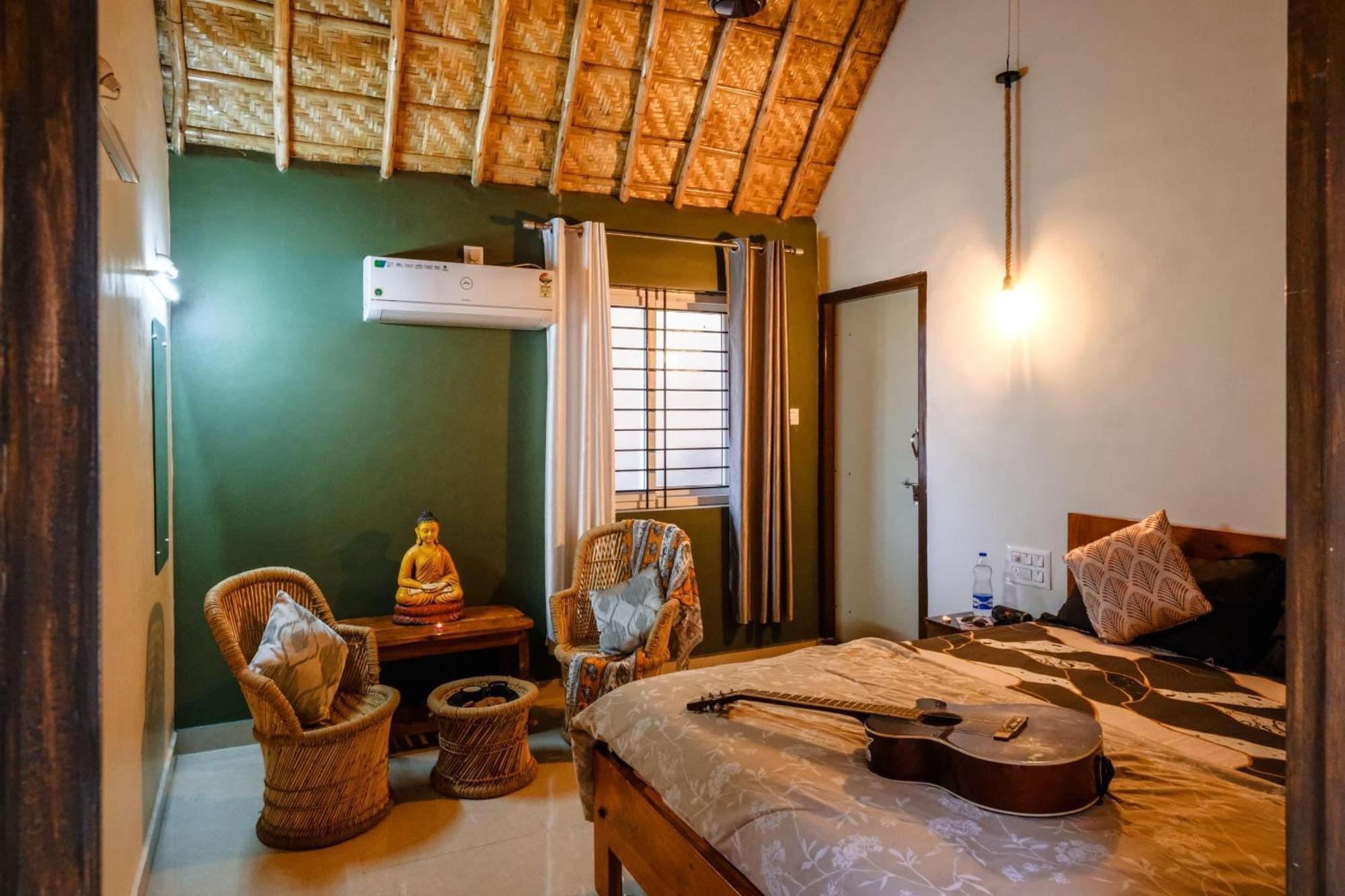 The Hideout Cottage And Restaurant Hampi Bagian luar foto