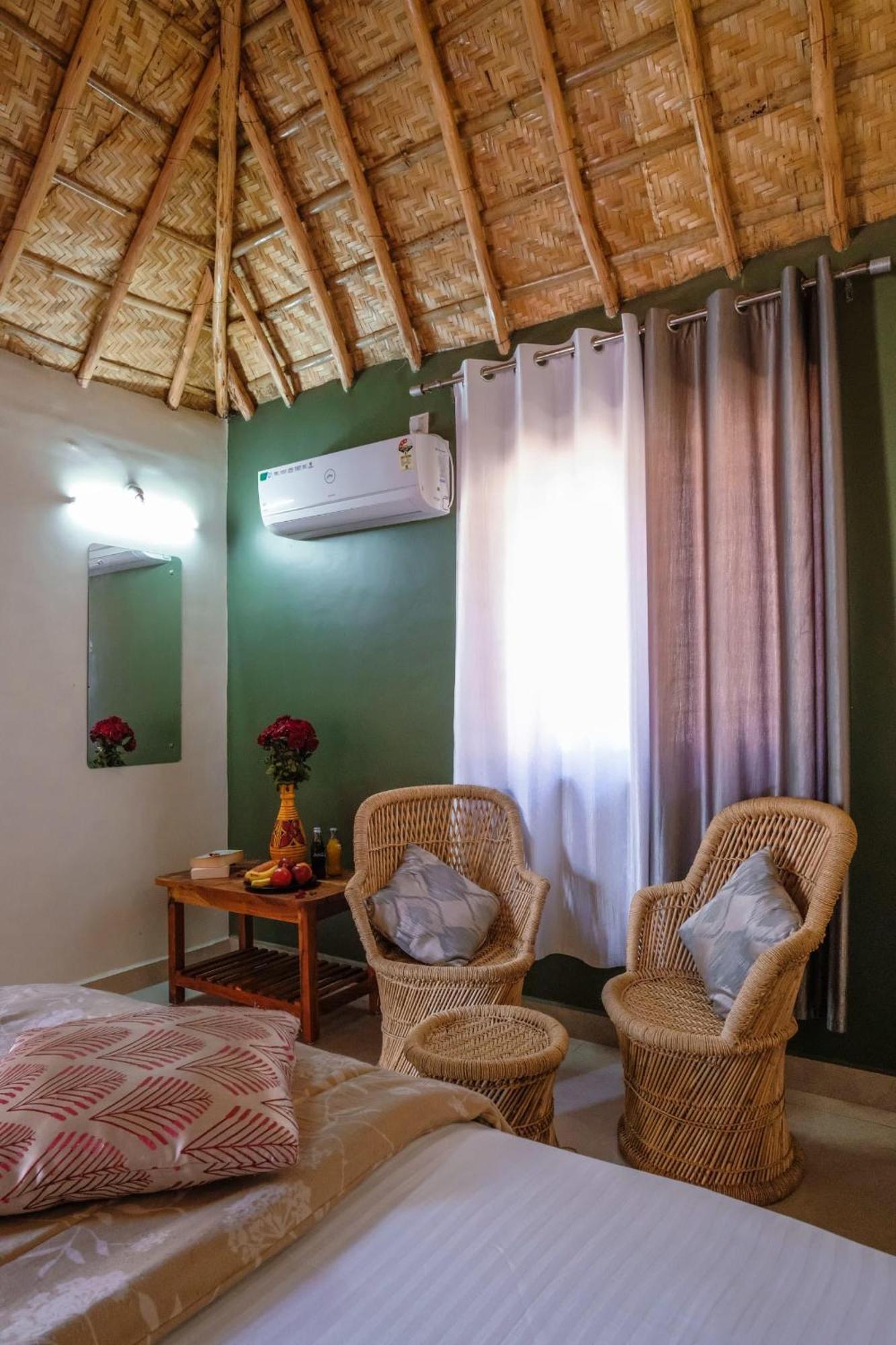 The Hideout Cottage And Restaurant Hampi Bagian luar foto