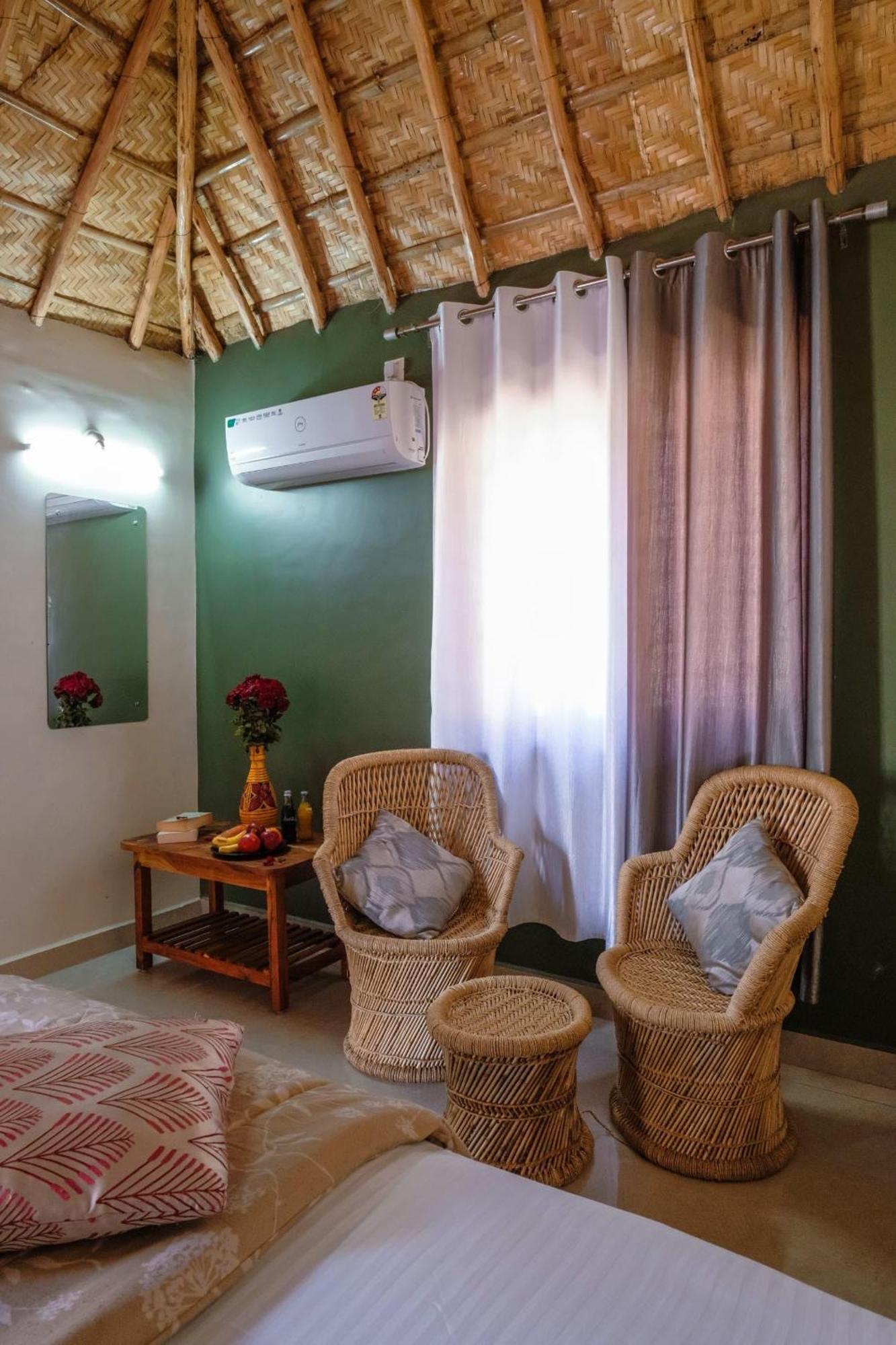 The Hideout Cottage And Restaurant Hampi Bagian luar foto