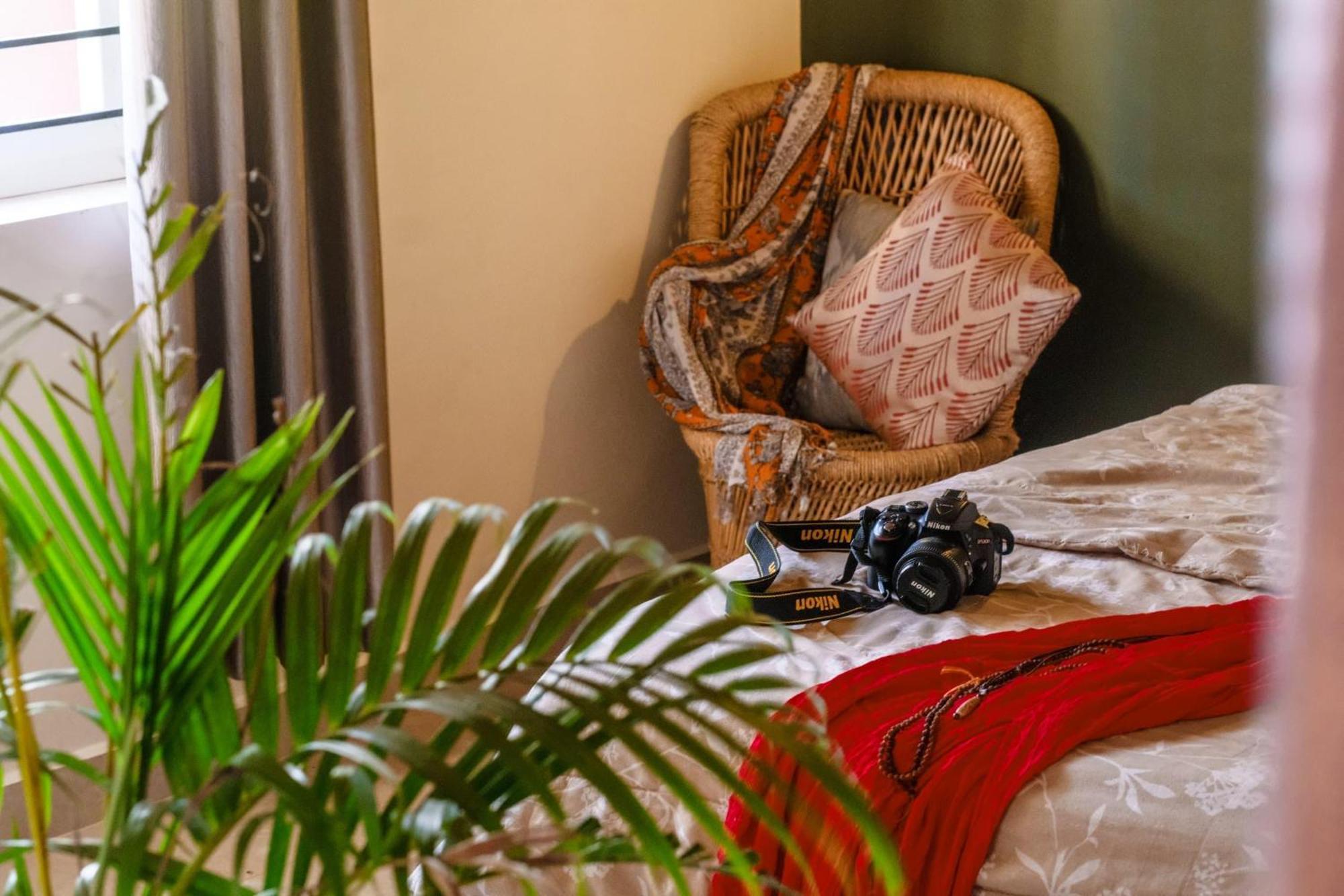The Hideout Cottage And Restaurant Hampi Bagian luar foto