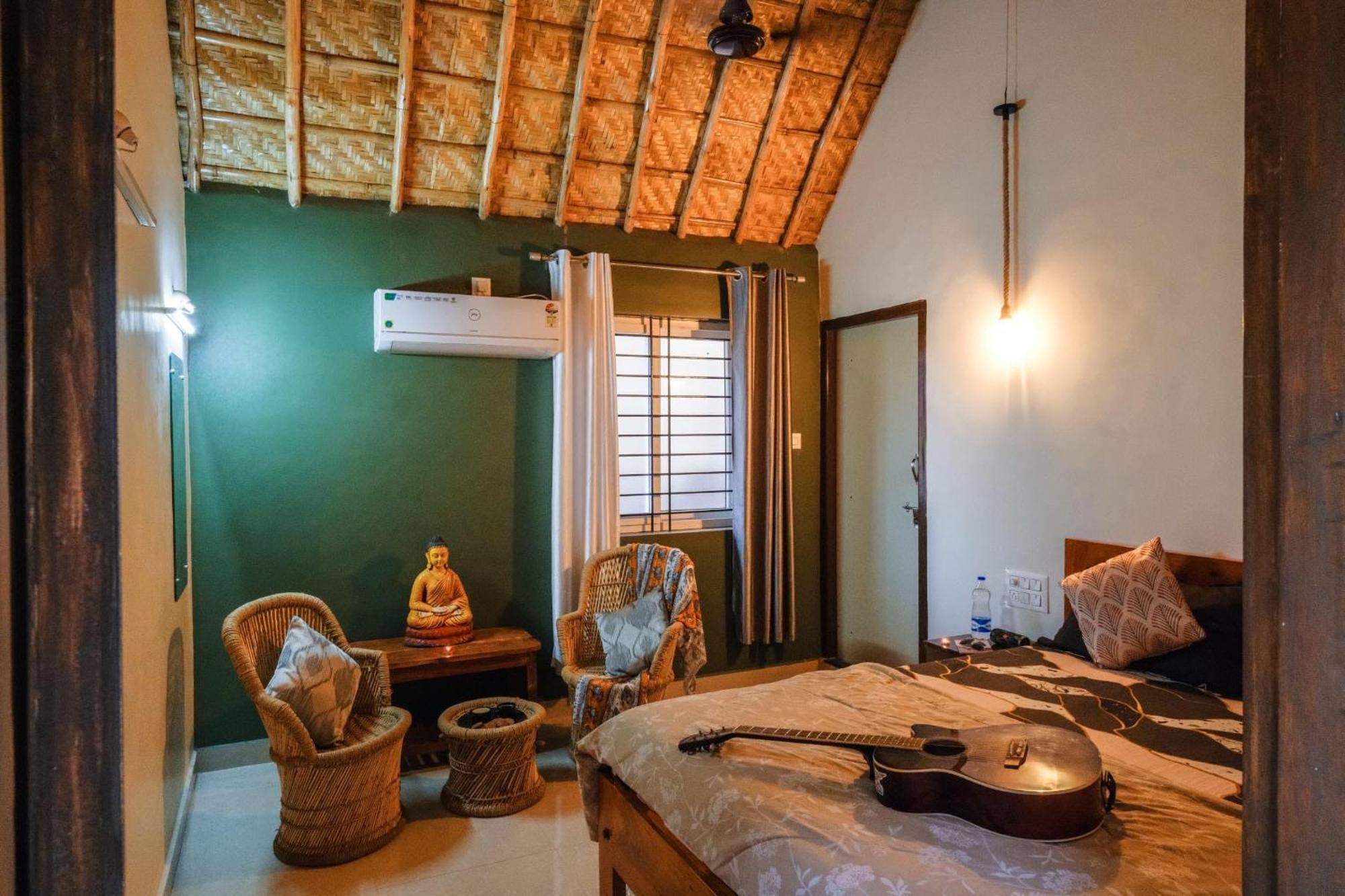 The Hideout Cottage And Restaurant Hampi Bagian luar foto