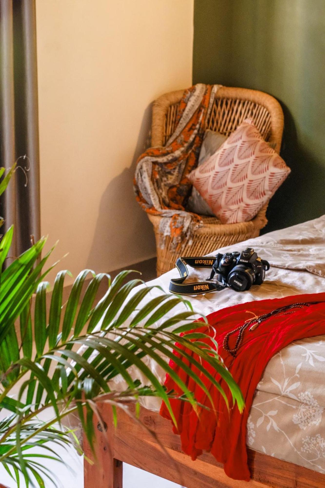 The Hideout Cottage And Restaurant Hampi Bagian luar foto