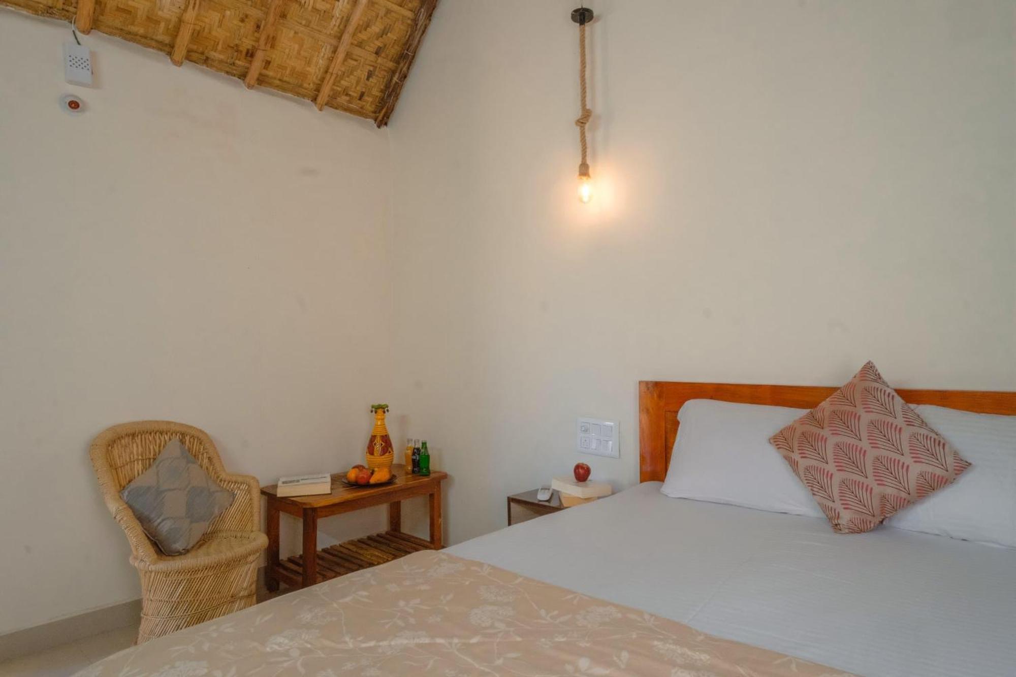 The Hideout Cottage And Restaurant Hampi Bagian luar foto