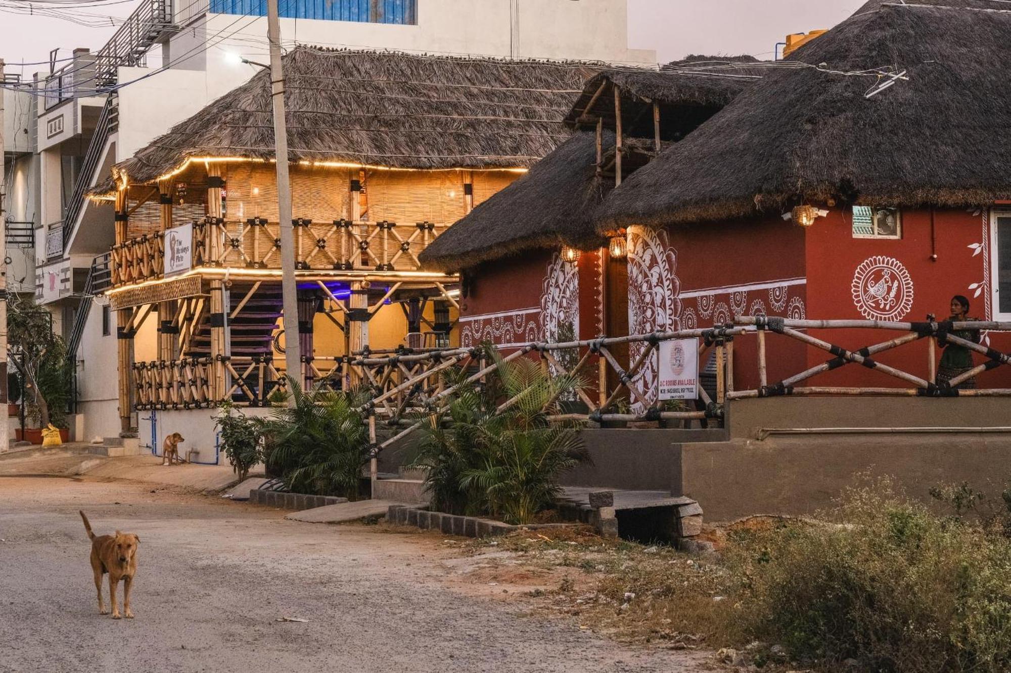 The Hideout Cottage And Restaurant Hampi Bagian luar foto
