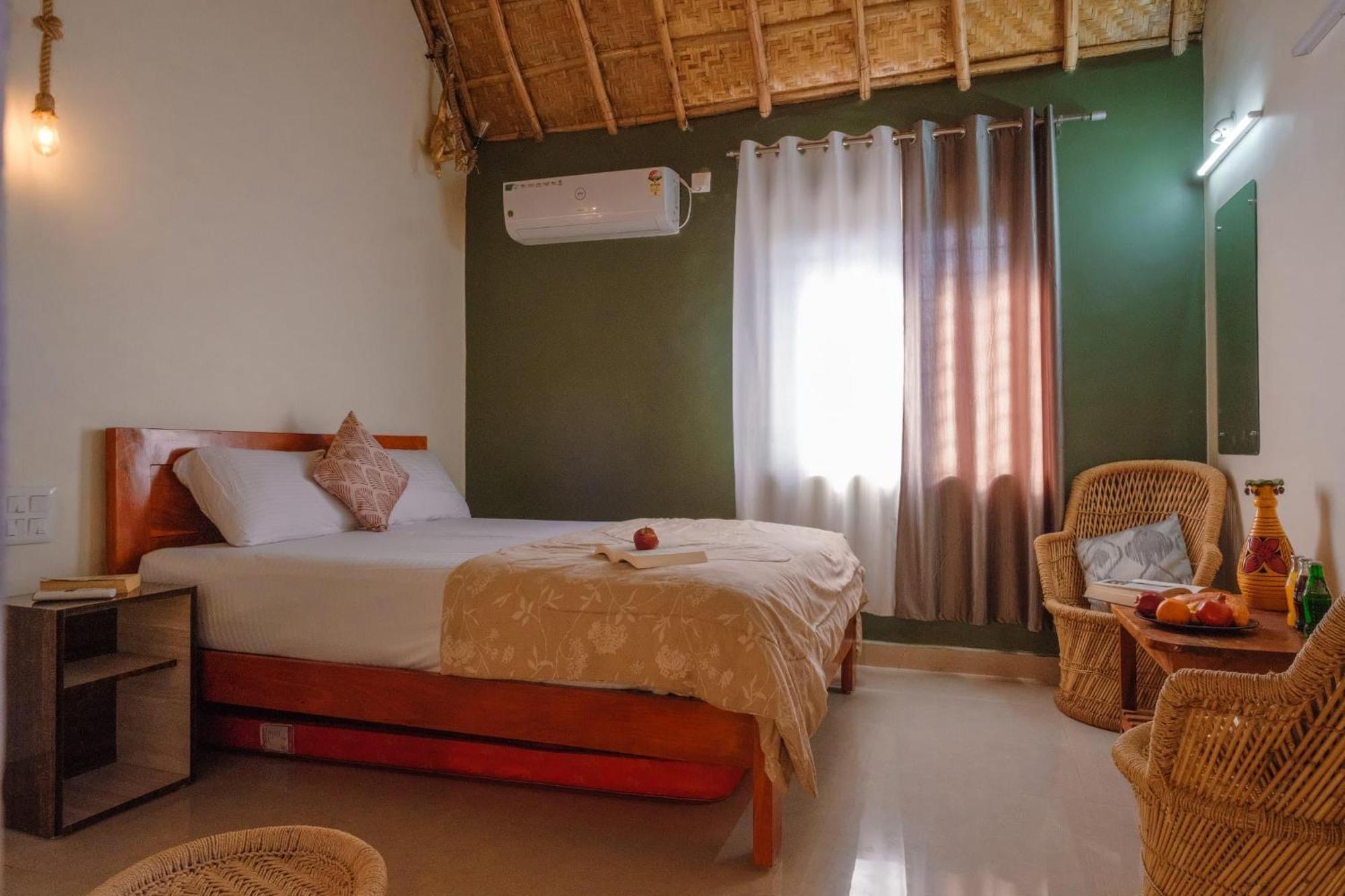 The Hideout Cottage And Restaurant Hampi Bagian luar foto
