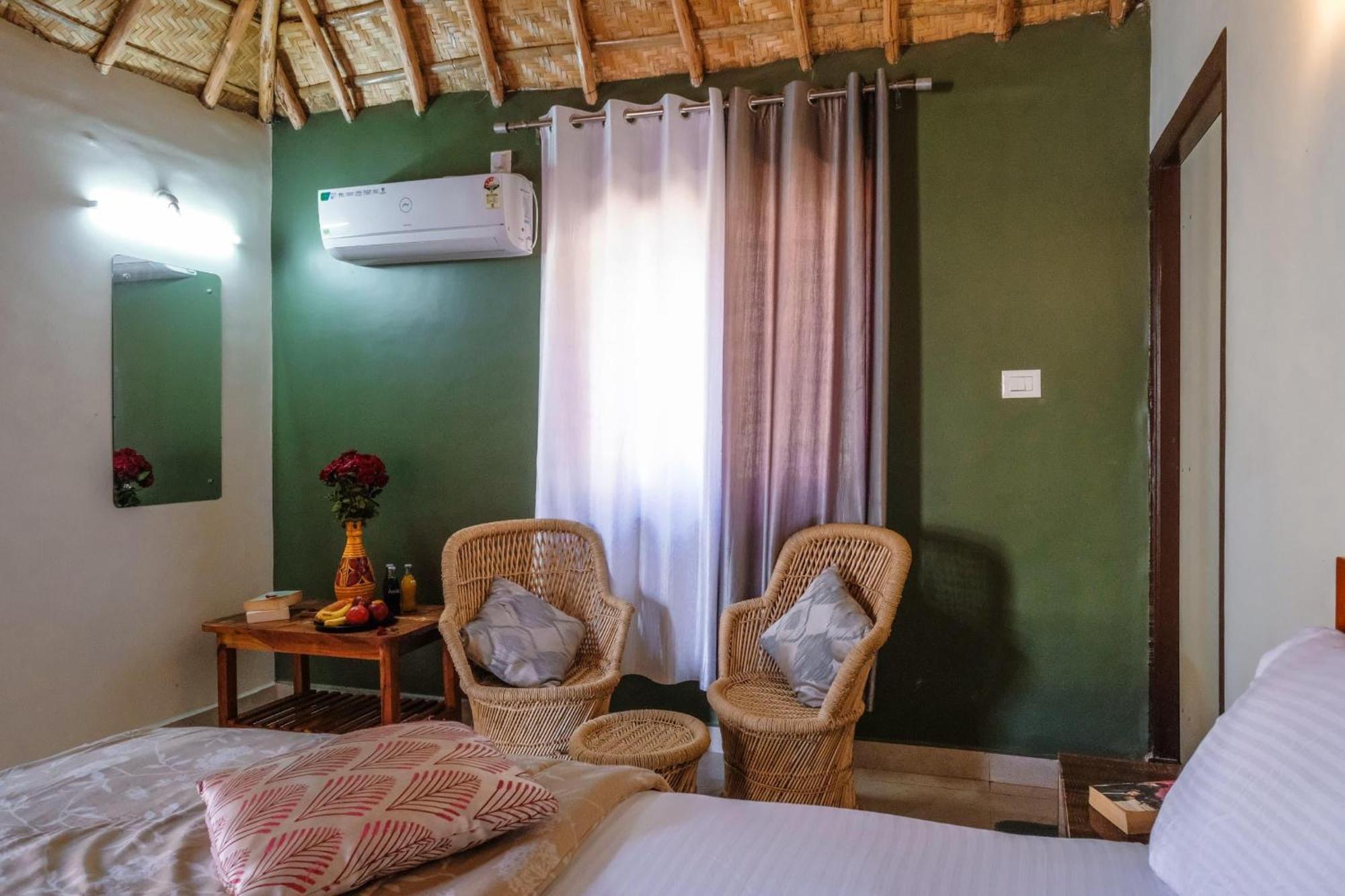 The Hideout Cottage And Restaurant Hampi Bagian luar foto