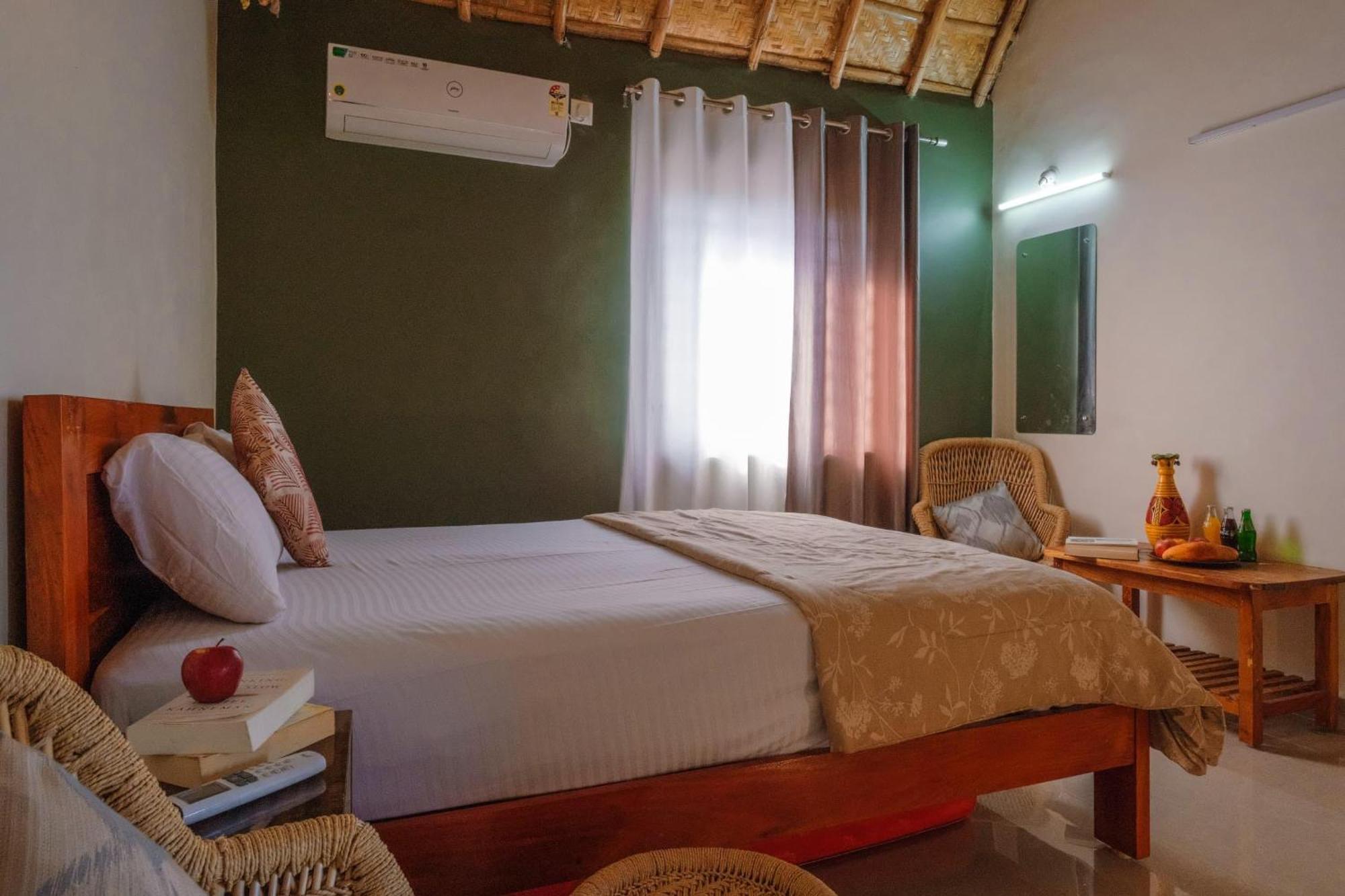 The Hideout Cottage And Restaurant Hampi Bagian luar foto