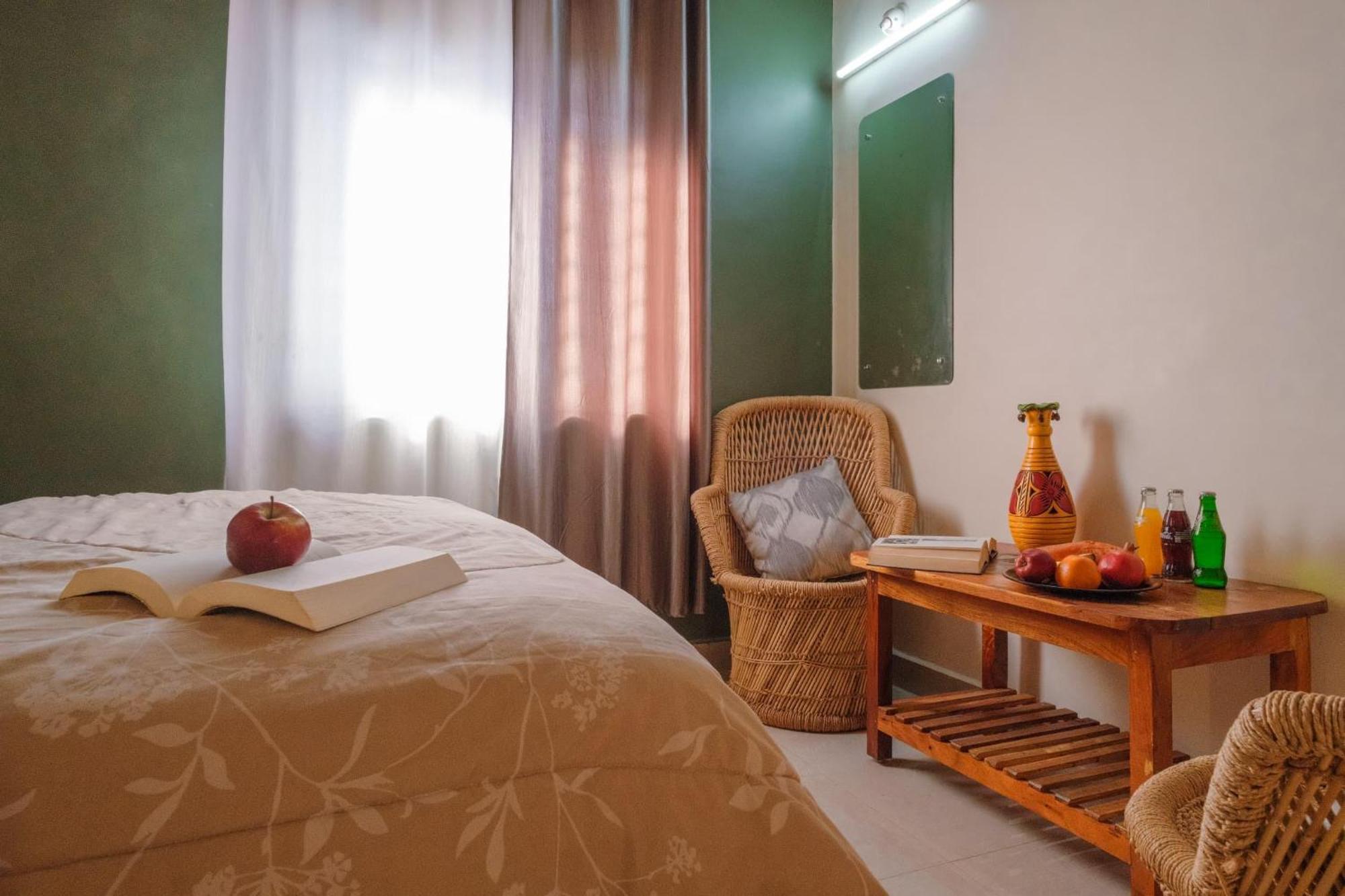 The Hideout Cottage And Restaurant Hampi Bagian luar foto