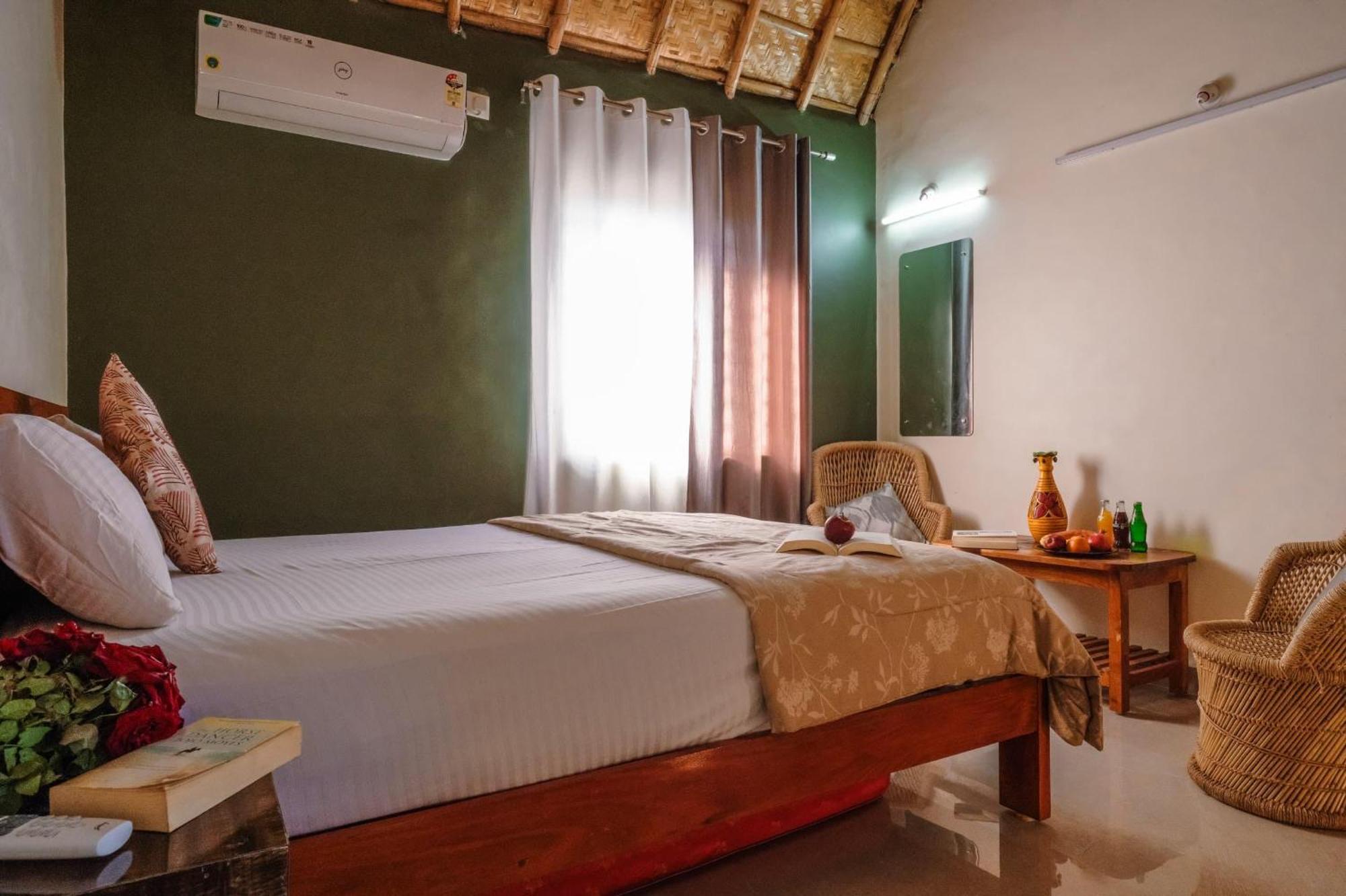 The Hideout Cottage And Restaurant Hampi Bagian luar foto