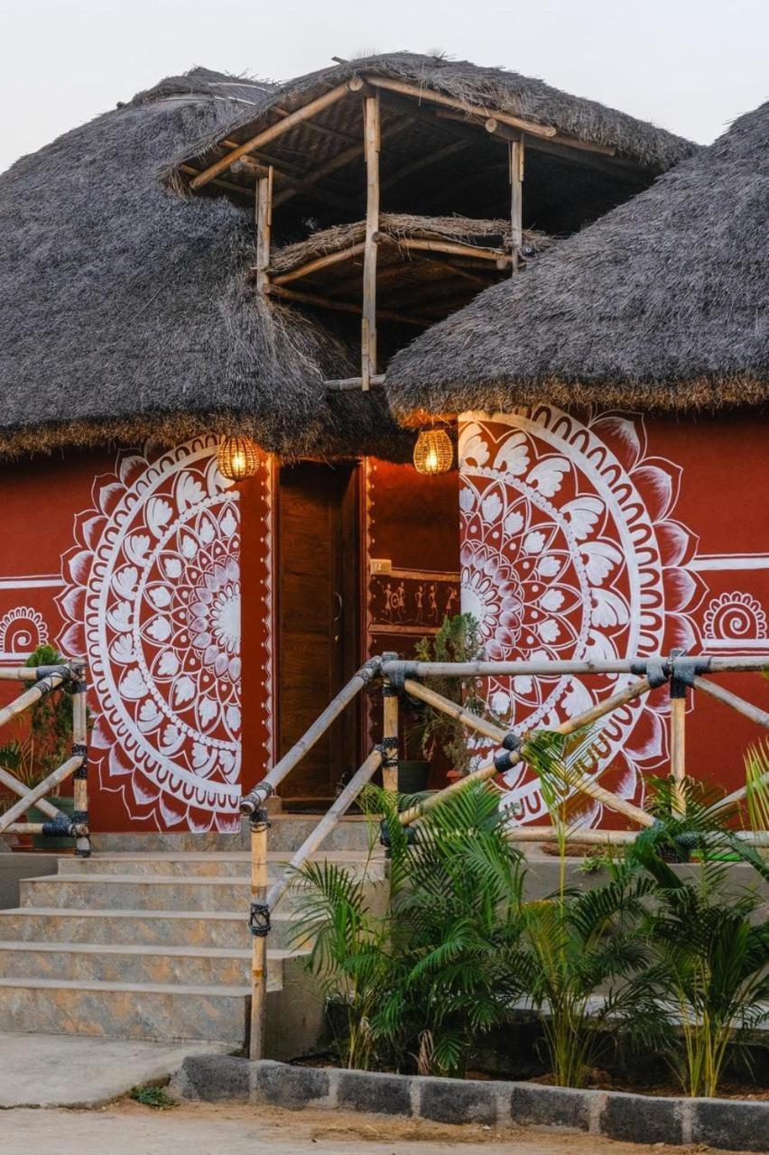 The Hideout Cottage And Restaurant Hampi Bagian luar foto